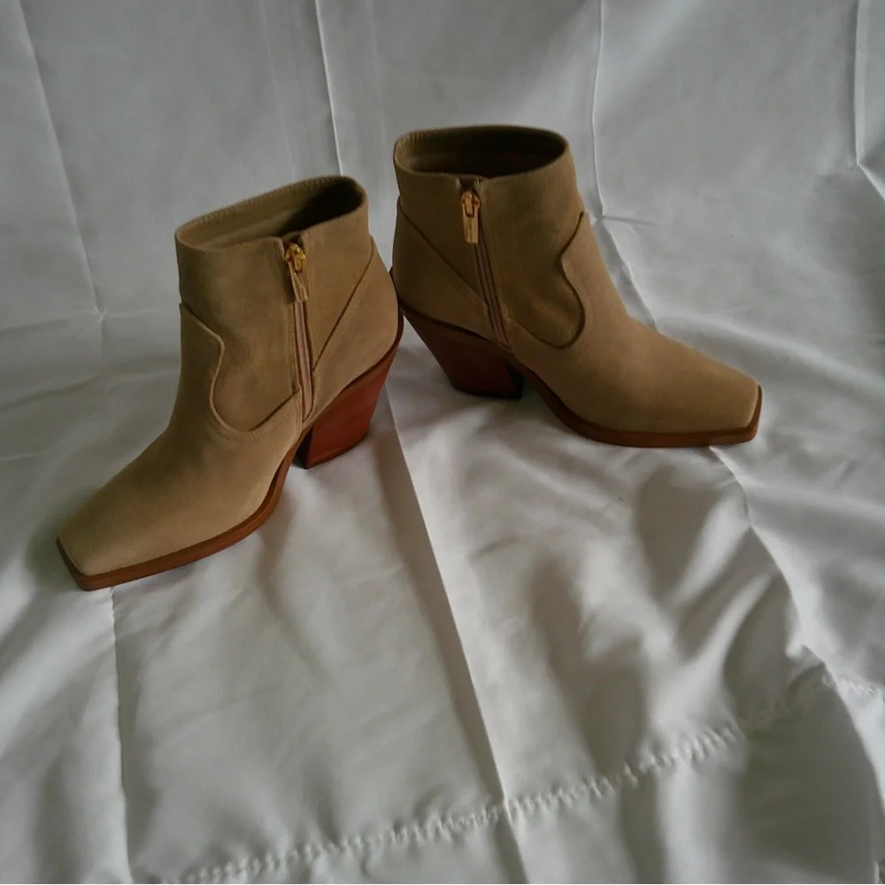 NWOT- Vince Camuto Tan Ankle Boots - Picture 2 of 9